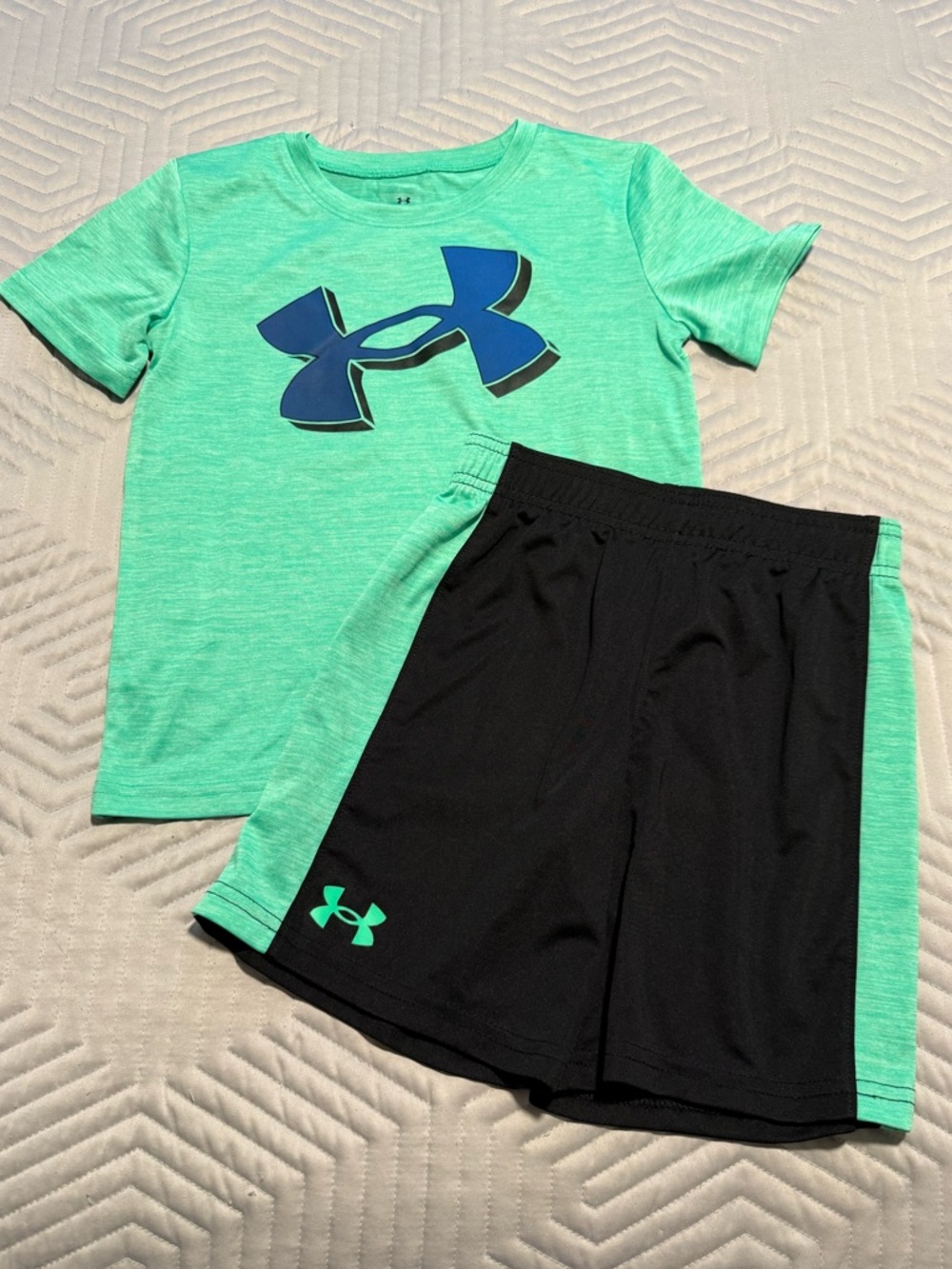 Boys Under Armour Shorts Set Size 6